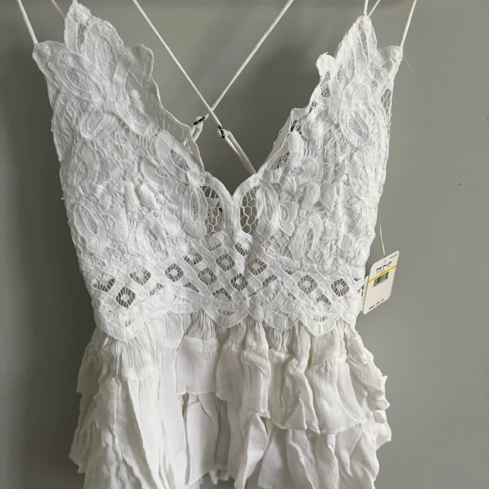 🌟LAST ONE! FREE PEOPLE ADELLA CAMI TANK-White Color-Size Medium - Picture 15 of 16